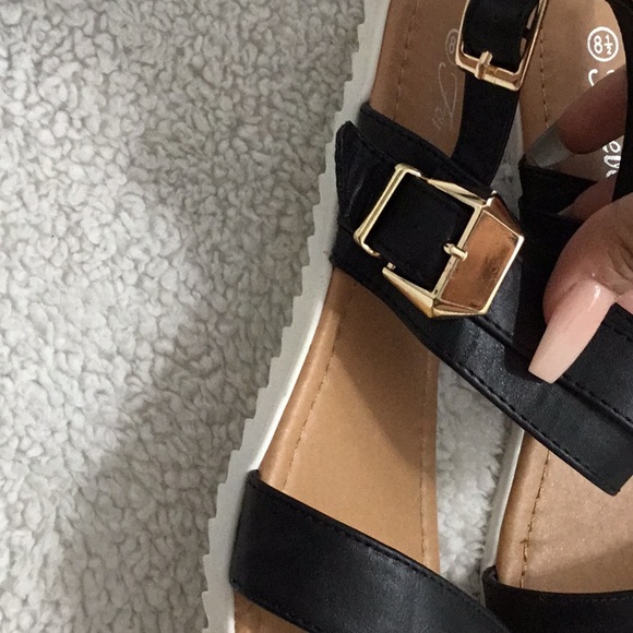 Sandals - Picture 2 of 4